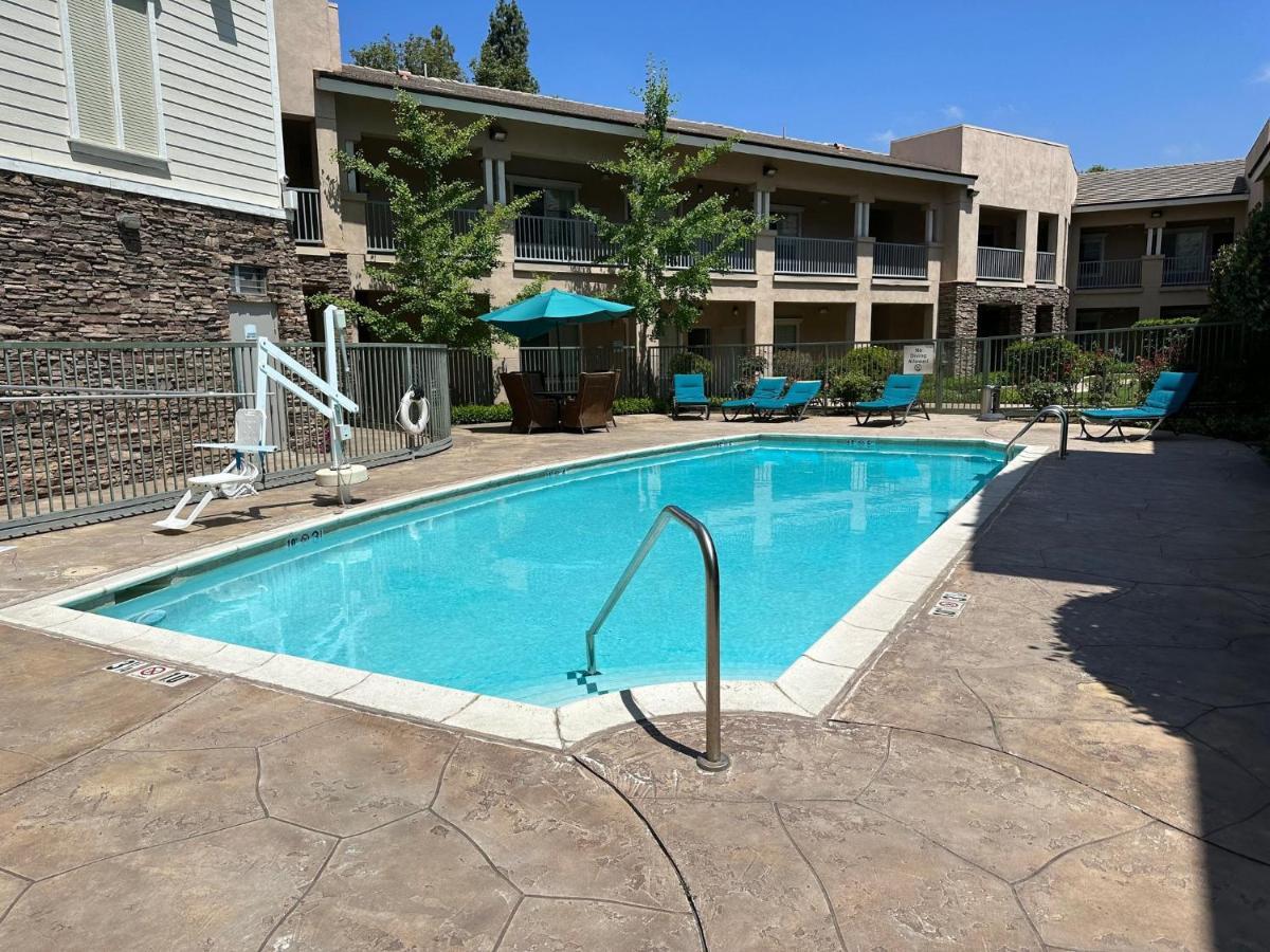 Holiday Inn Express Hotel & Suites San Dimas By Ihg Exterior photo